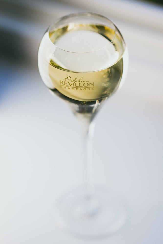 At what temperature should Champagne be enjoyed?